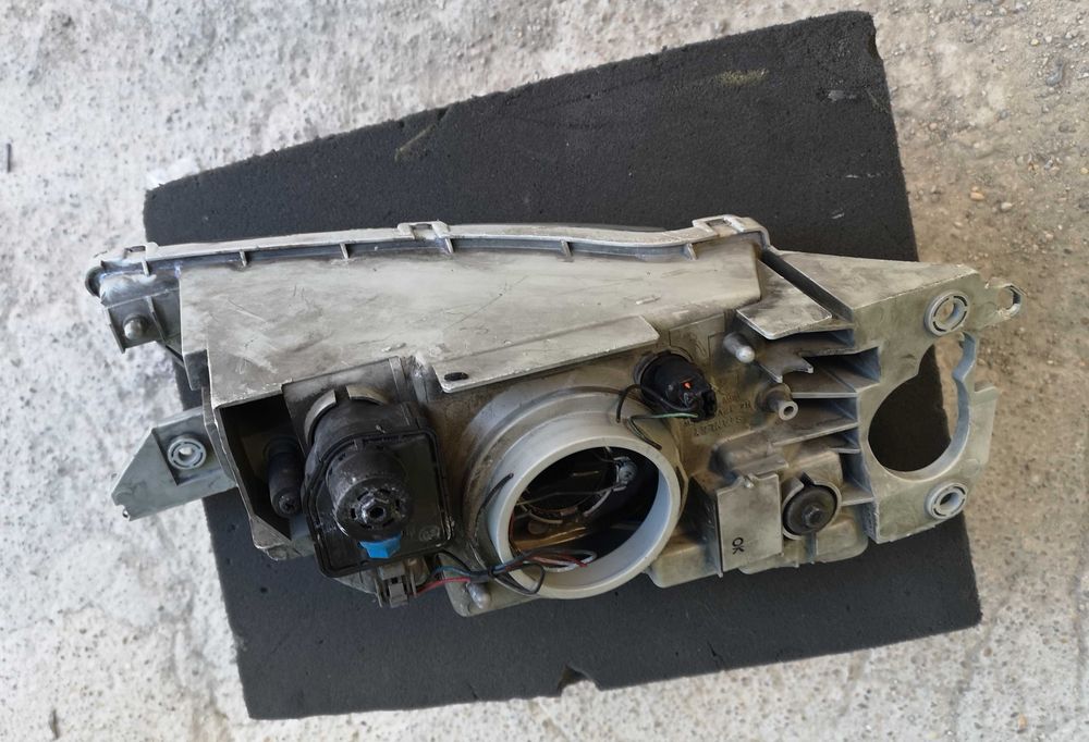 Оригинален фар Мазда  Mazda Premacy