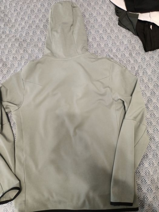 vând bulza Nike tech