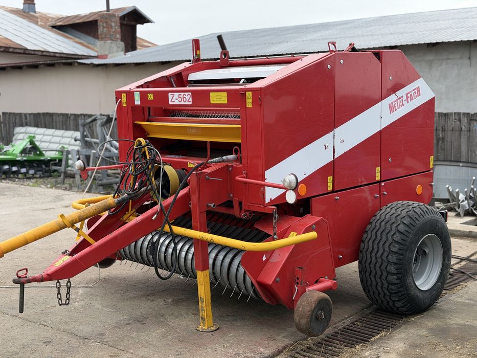 Presa Metal-Fach Plasa+Ata+Masa de 1,8 m Ca Noua An 2008 Sistem Welger Balot 120x120 Claas Krone