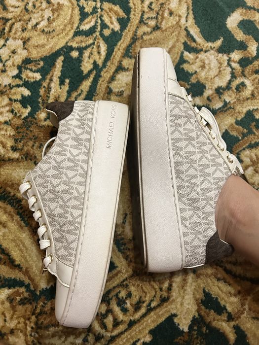 Продаю кроссовки Michael Kors
