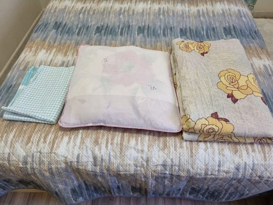 Подушка, одеяло и простыня