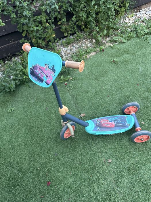Vand trotinete pt copii 3-7 ani.