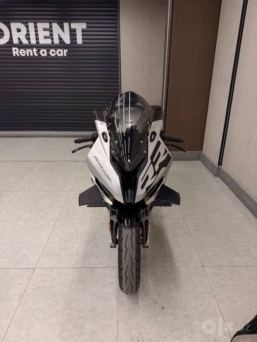 BMW S1000RR — настоящий спортбайк