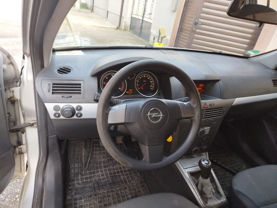 Продавам Опел Астра