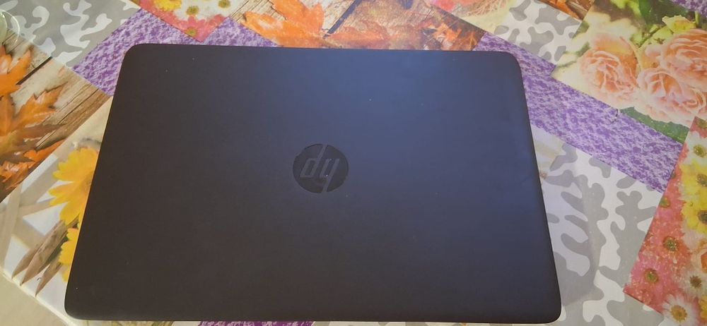 Vând laptop  nou