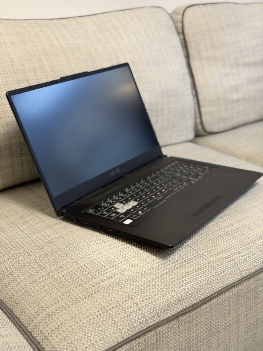Laptop Asus TUF Gaming cu CUTIE F17 FX706HCB