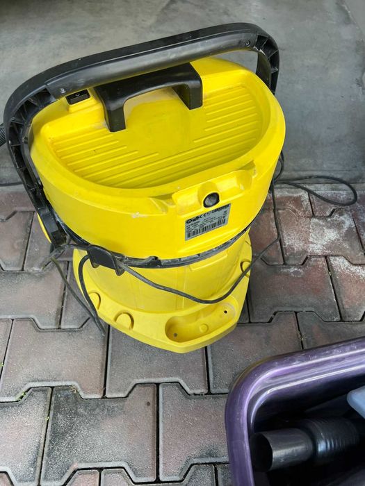 Прахосмукачка Karcher SE4001