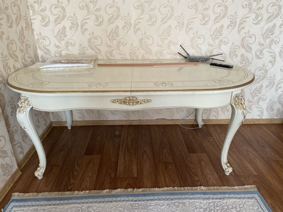 Продается гостевой стол