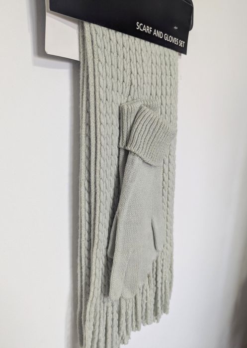 Fular, manusi pachet verde