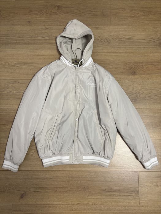 Geaca Bershka alba cu interior negru Marimea S,Barbati