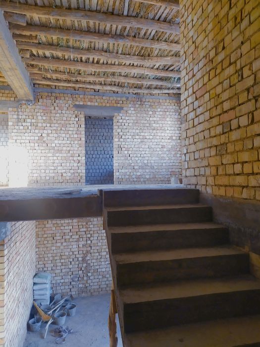 Уч қахрамонда каропка сотилади тўрт ярим сотка 7-10 хоналик