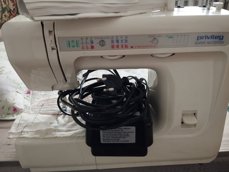 Продам швейную машину
