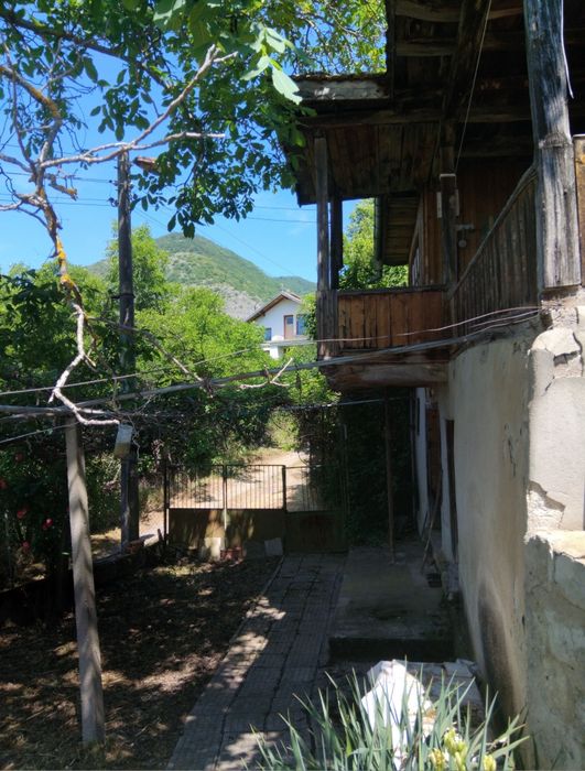 Продава къща в с.Горна Козница