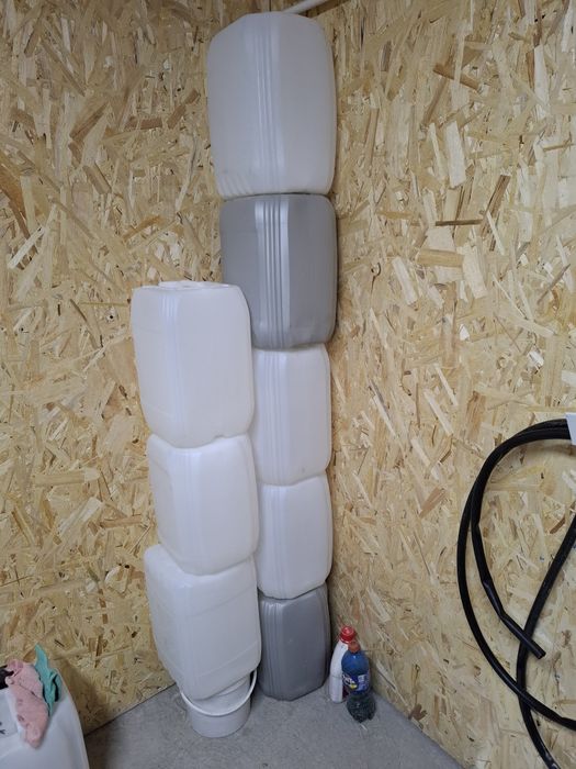 Продам канистры 20л