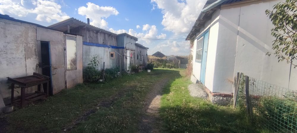 Частный шпальный дом.