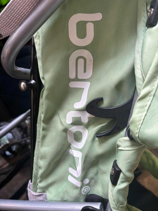 Детска количка в отлично състояние, лека и маневрена "bertoni"