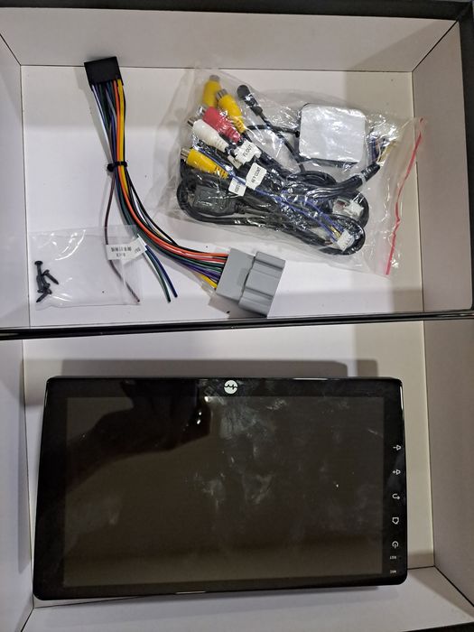 Монитор и видеорегистратор