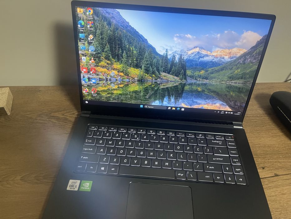 Лаптоп MSI 15 - 15,6 “