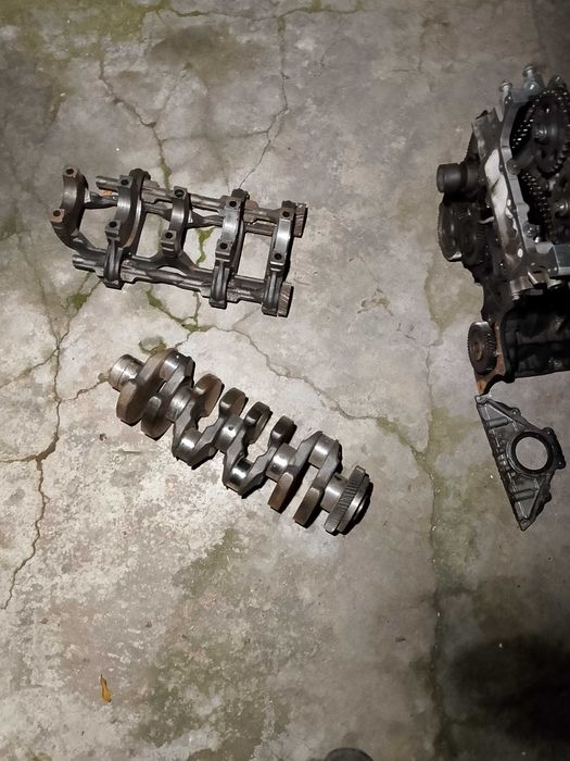 Двигател 651 Мерцедес 2,2 дизел, глава.