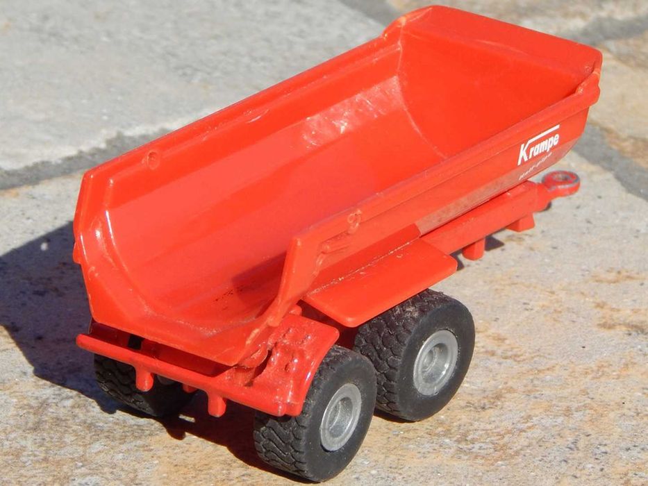 Macheta semiremorca tip basculanta Siku sc 1:64 9.5 x 3.5 x 4 cm