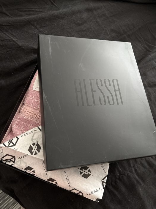 Alessa рокля xs перфектна