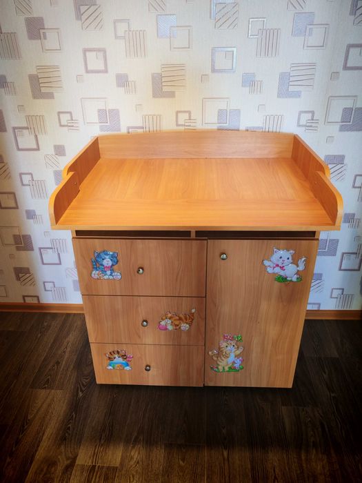 Продам пеленальный столик