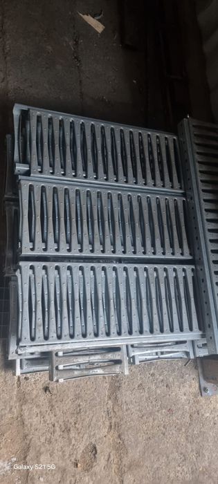 vând trepte metalice zincate