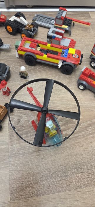 Продам игрушки лего