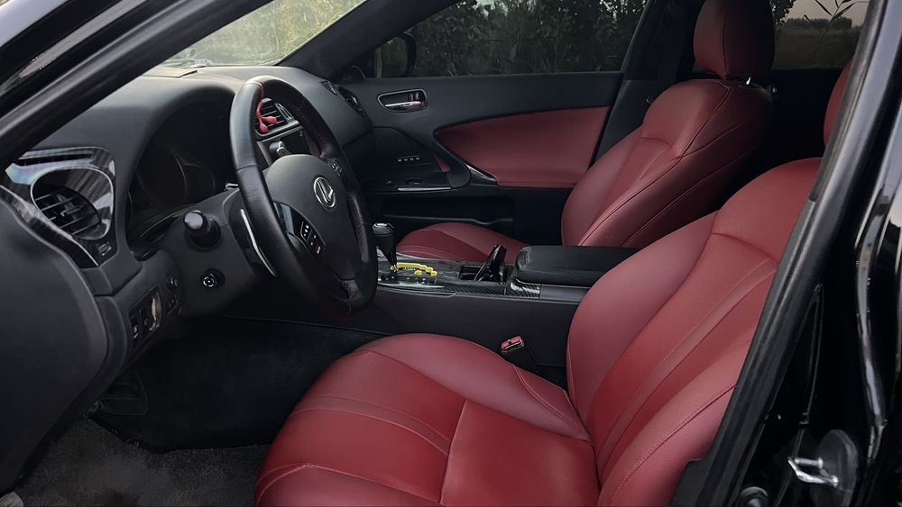 LEXUS F SPORT qilingan mashina raketa