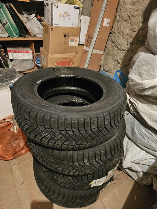 Pirelli Ice Zero Fr 215/65 R16 102 T без шипов