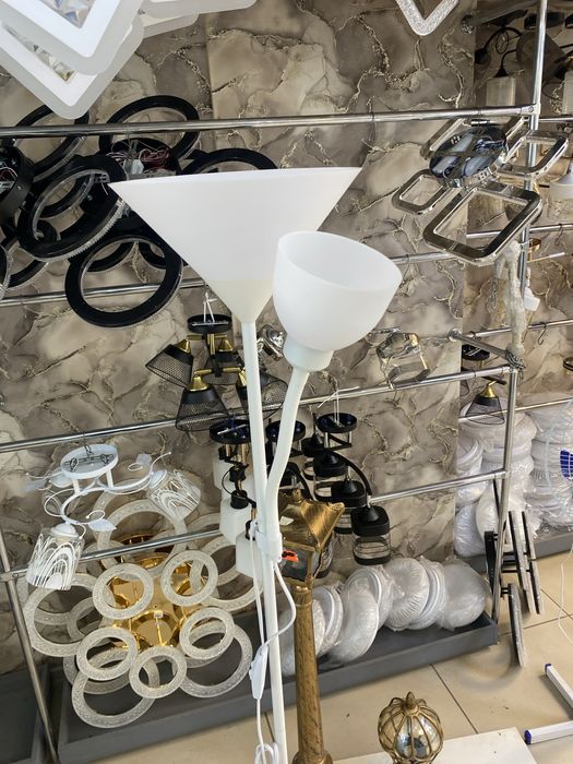 Торшер новый белый