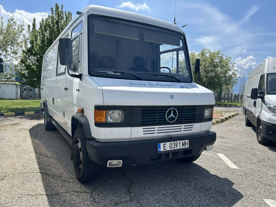 Бус Mercedes-Benz