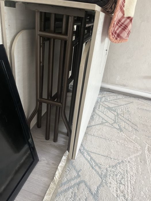 Продам срочно стол