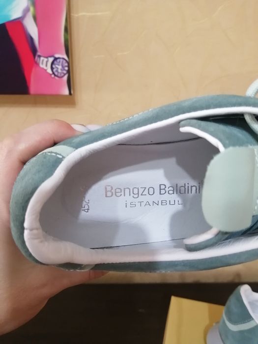 Продам кожанные кроссовки