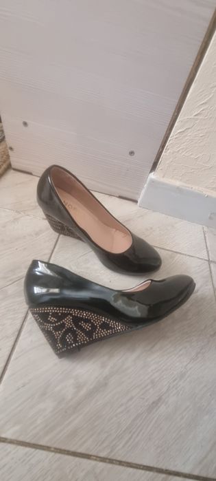 Продам туфли женские
