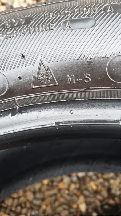 Vând anvelope Michelin