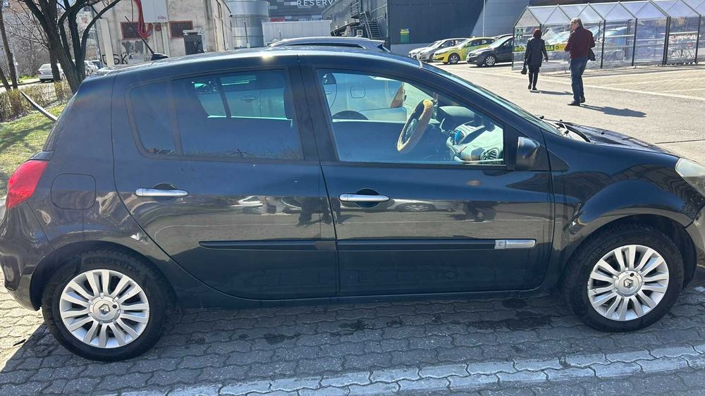 Продавам Reno Clio 2009