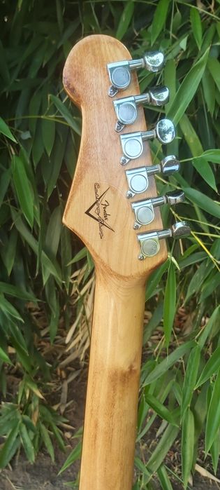 Vând Fender stratocaster Relic Stevie Ray Vaughan  copie