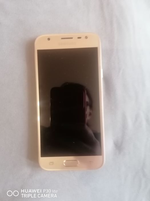 Телефон Samsung J3