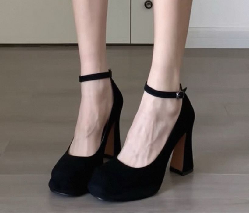 Туфли черные на каблуке