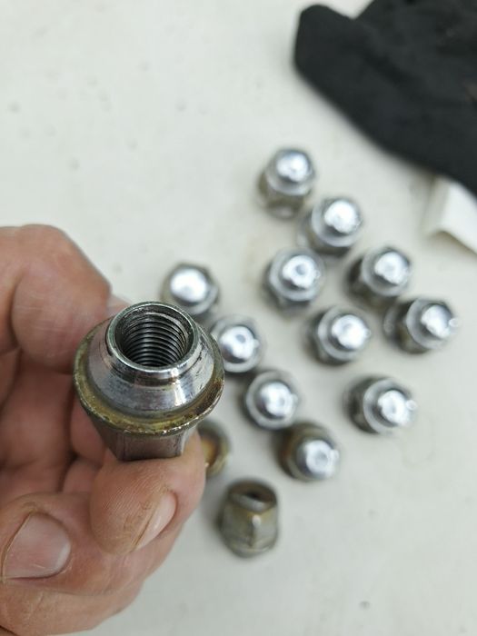 Гайки за джанти Дейхатцу/Киа 16 бр