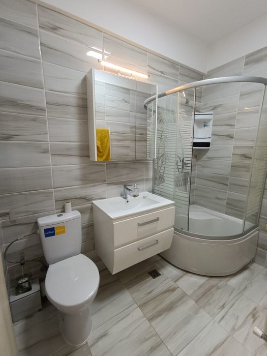 Apartament 3 camere curte proprie  2 locuri de parcare
