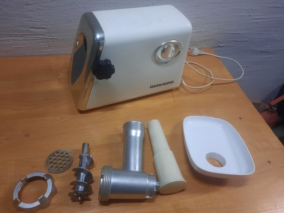 Продам мясорубку PHILIPS