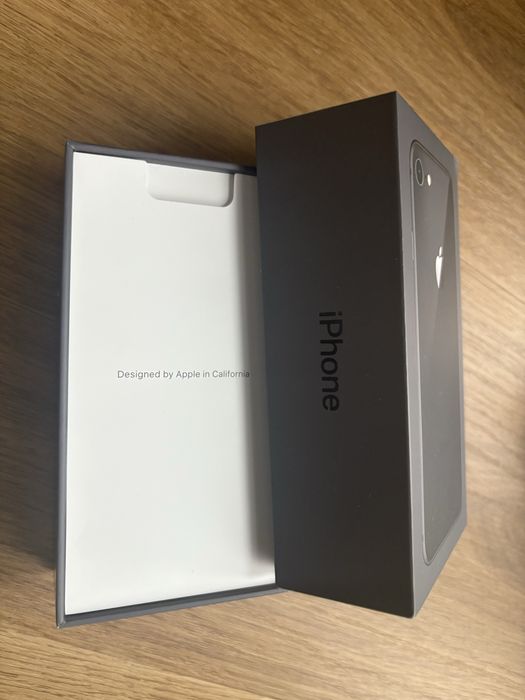 Cutie iPhone 8 Space Gray 128GB + Stickere Apple și Manuale