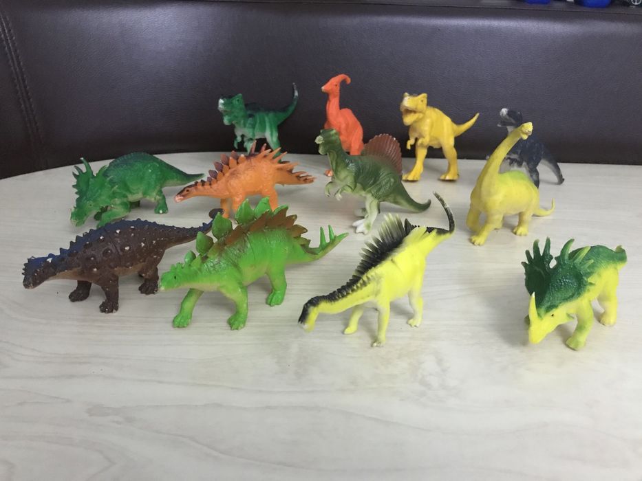 Динозавры игрушки