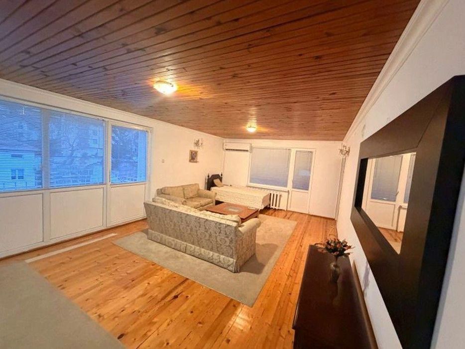 Дава се под наем Етаж от къща в София, Драгалевци - 139 кв.м за 697.17 € - Снимка #1