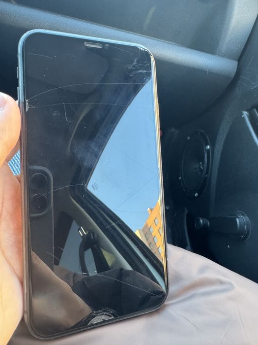 Продам айфон 11