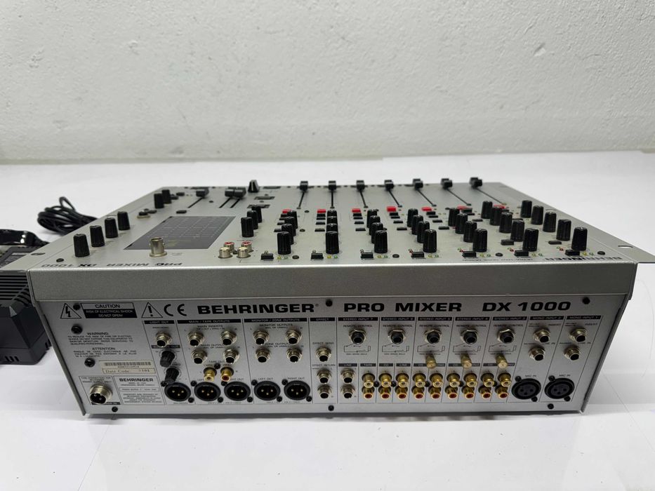 Аудио миксер/пулт - Behringer Pro mixer DX 1000