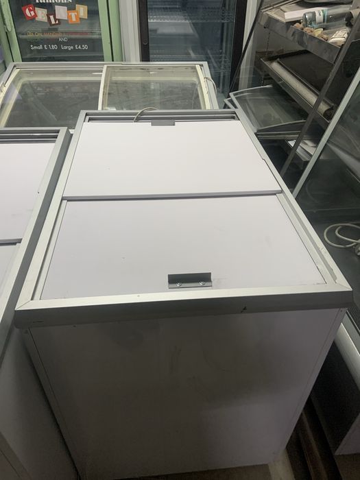 Фризер ракла 300литра плътни плъзгащи капаци