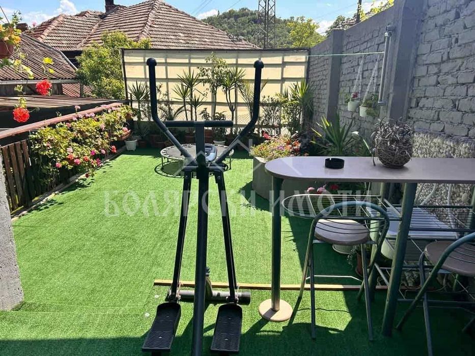 Дава се под наем Къща в Велико Търново, Асенов - 275 кв.м за 1690 € - Снимка #3